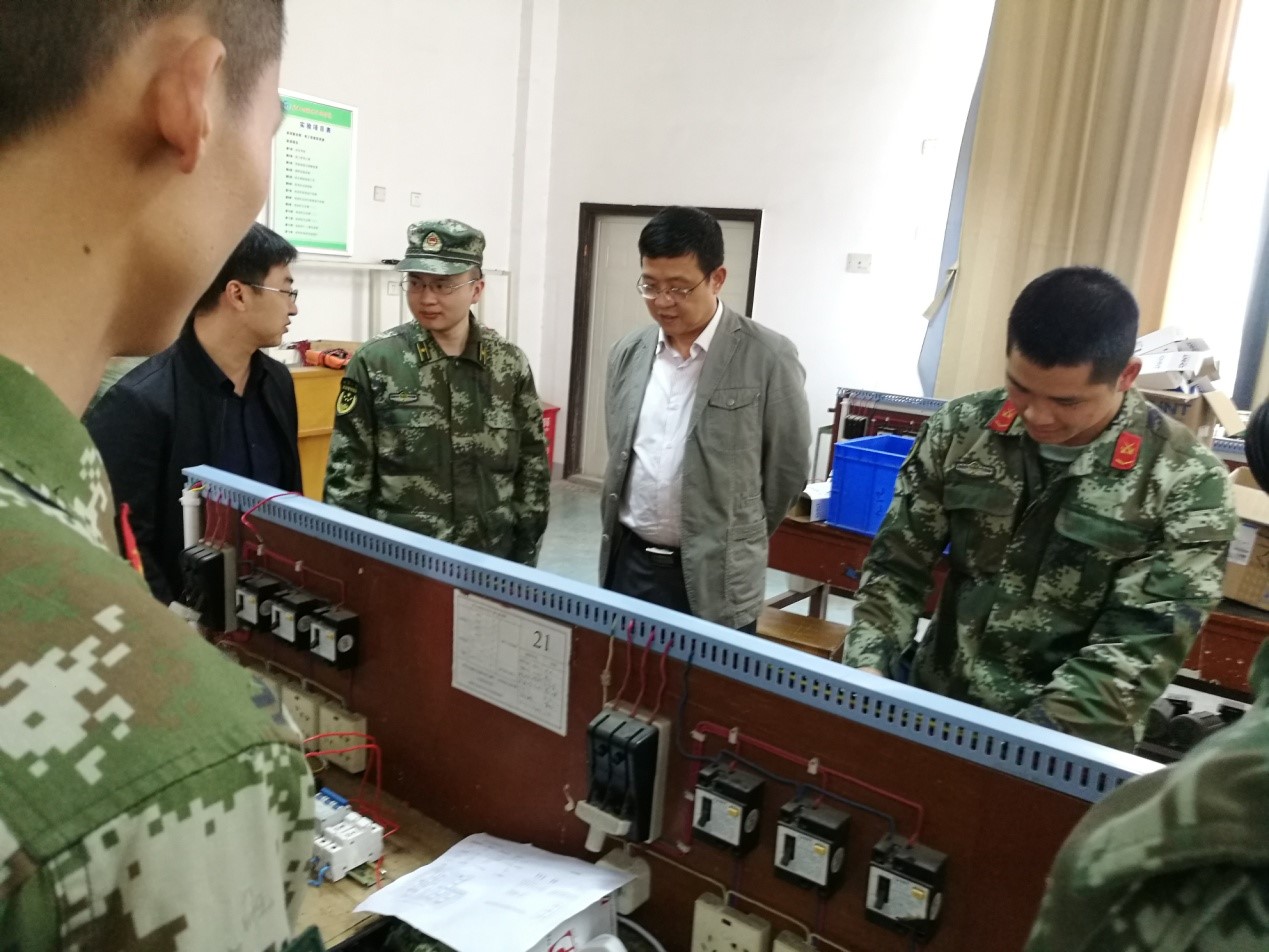20180426111366.jpg 熊绪副校长现场指导.jpg
